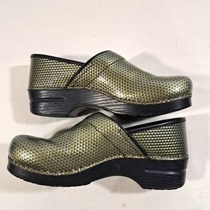 Dansko Women's Size 41 or 9-1/2 Pewter Olive Green Pattern Metallic Clogs